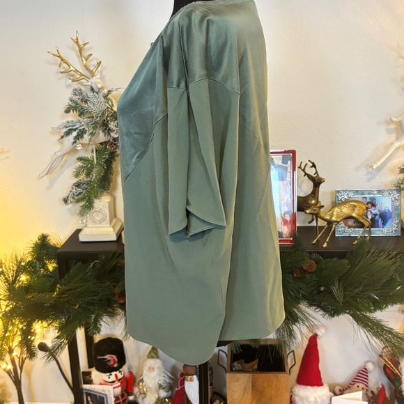 EILEEN FISHER - 2 piece Blouse and Jacket - Picture 3 of 12